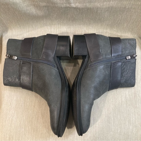 VINCE CAMUTO Sz 7.5 Grey Buckle Stacked Heel Almond Toe Western Vibe Booties - Picture 3 of 14